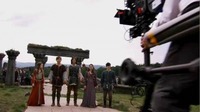 Pevensies & Caspian in front of Aslan's How